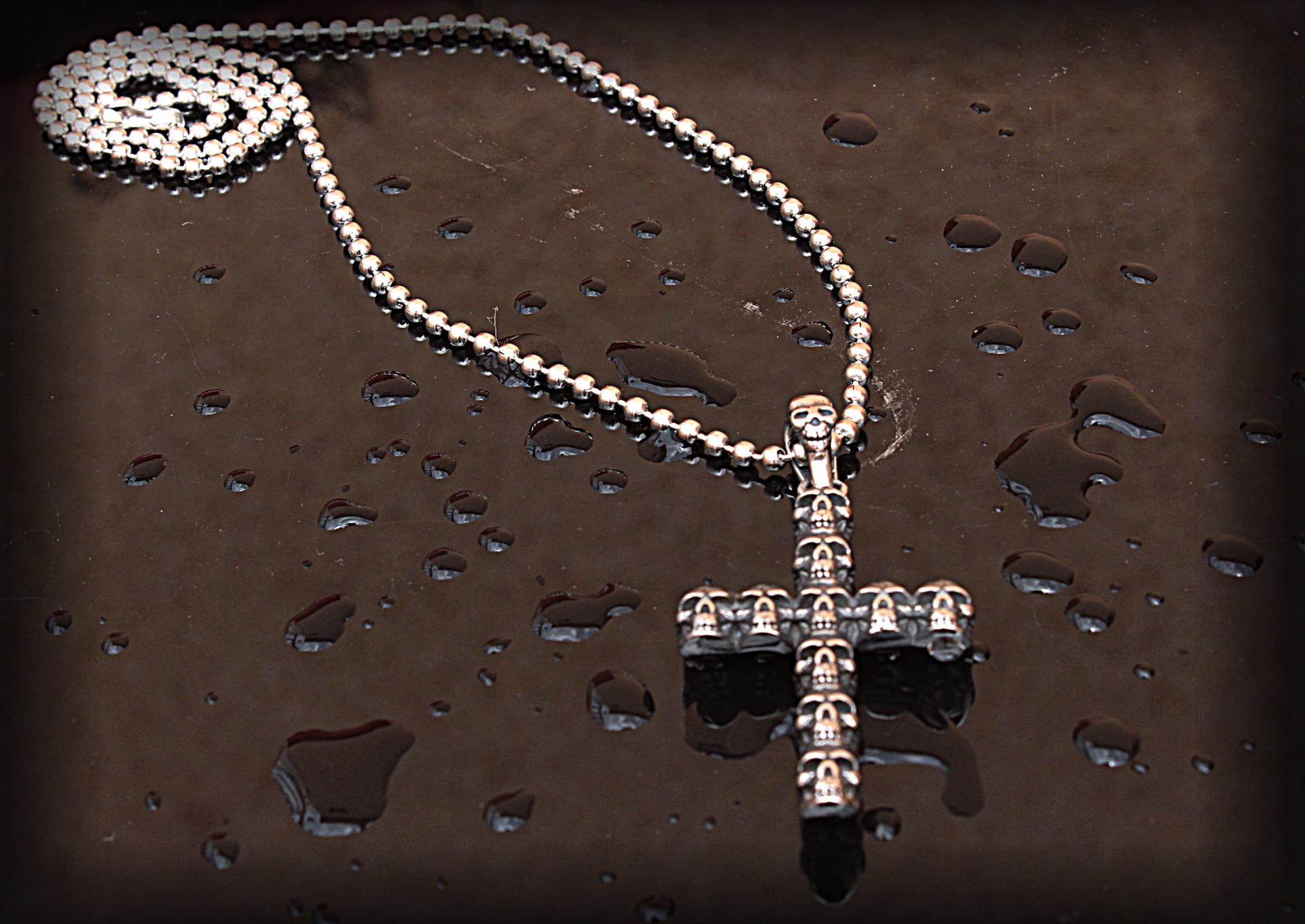 Vintage Skull and Cross Pendant