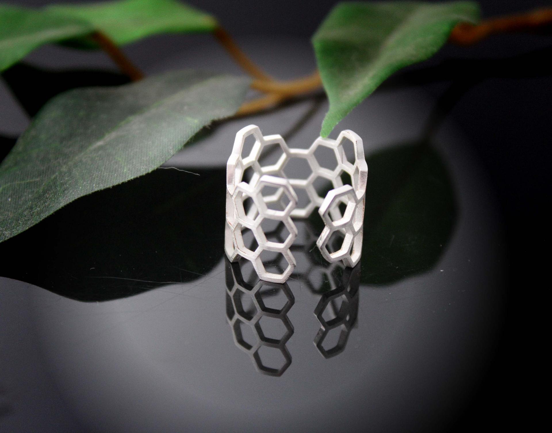 Geometric Honeycomb Design Adjustable Ring