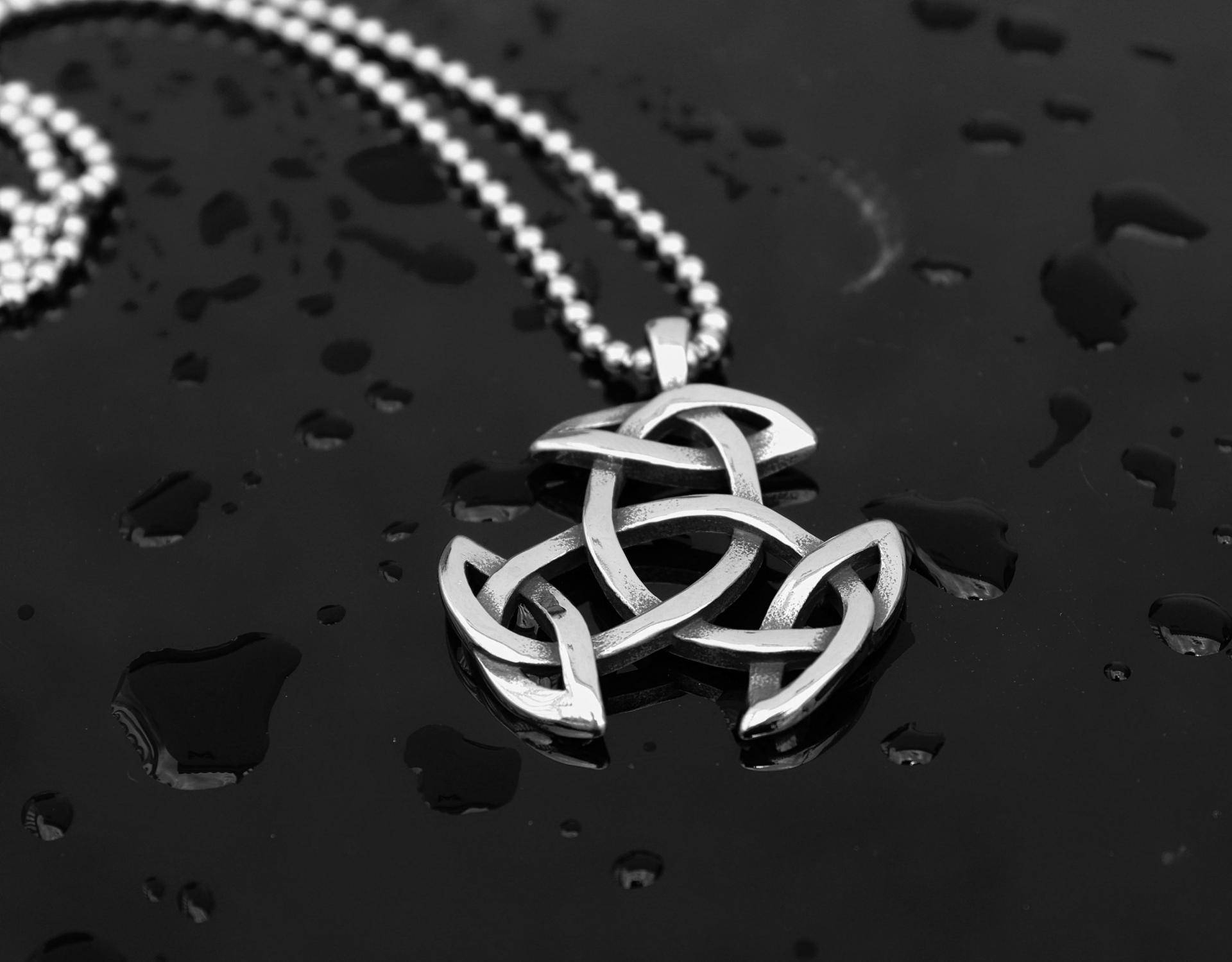 Geometric Triquetra Trinity Knot Stainless Steel Pendant