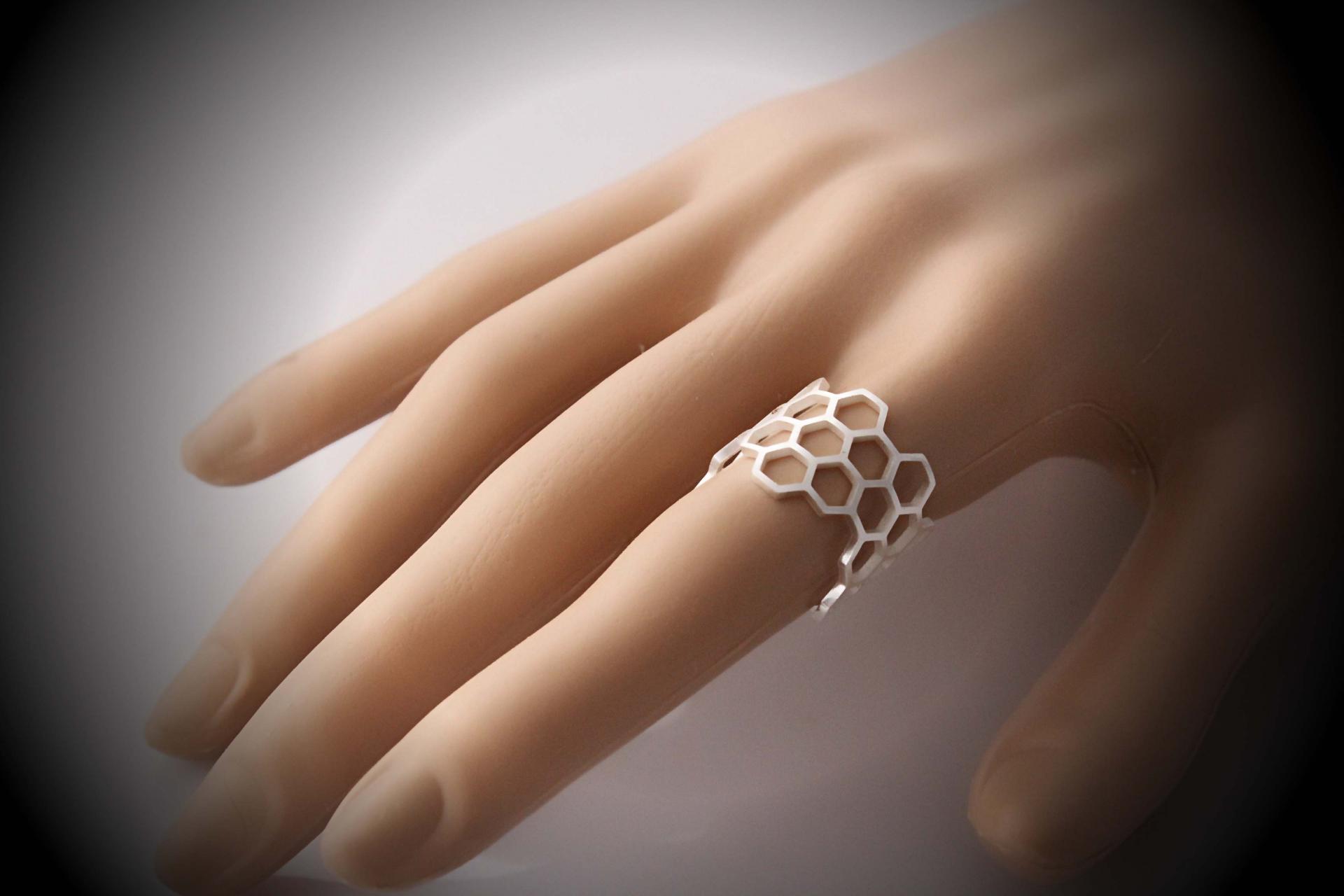 Geometric Honeycomb Design Adjustable Ring