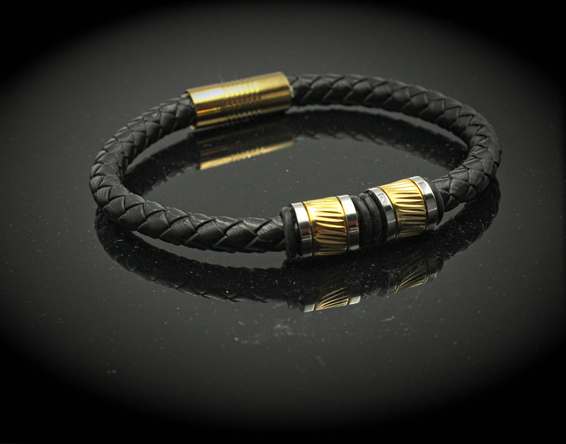 Gold Polished Stripe Bead Leather Bracelet