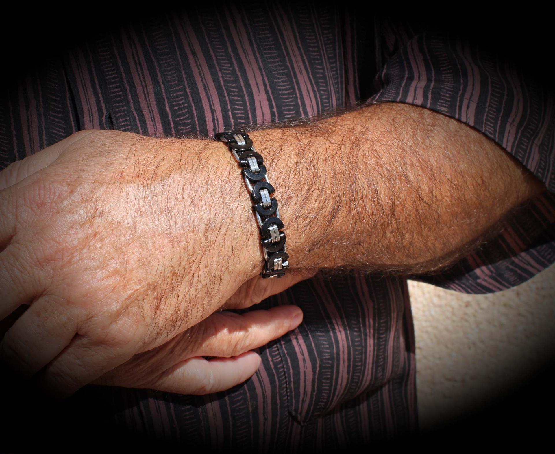 Stainless Steel Half Circle Black & Silver Link Chain Bracelet