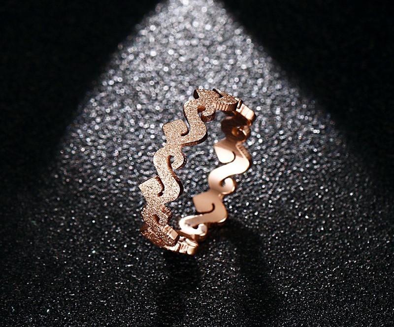 Rose Gold Wavy Ring