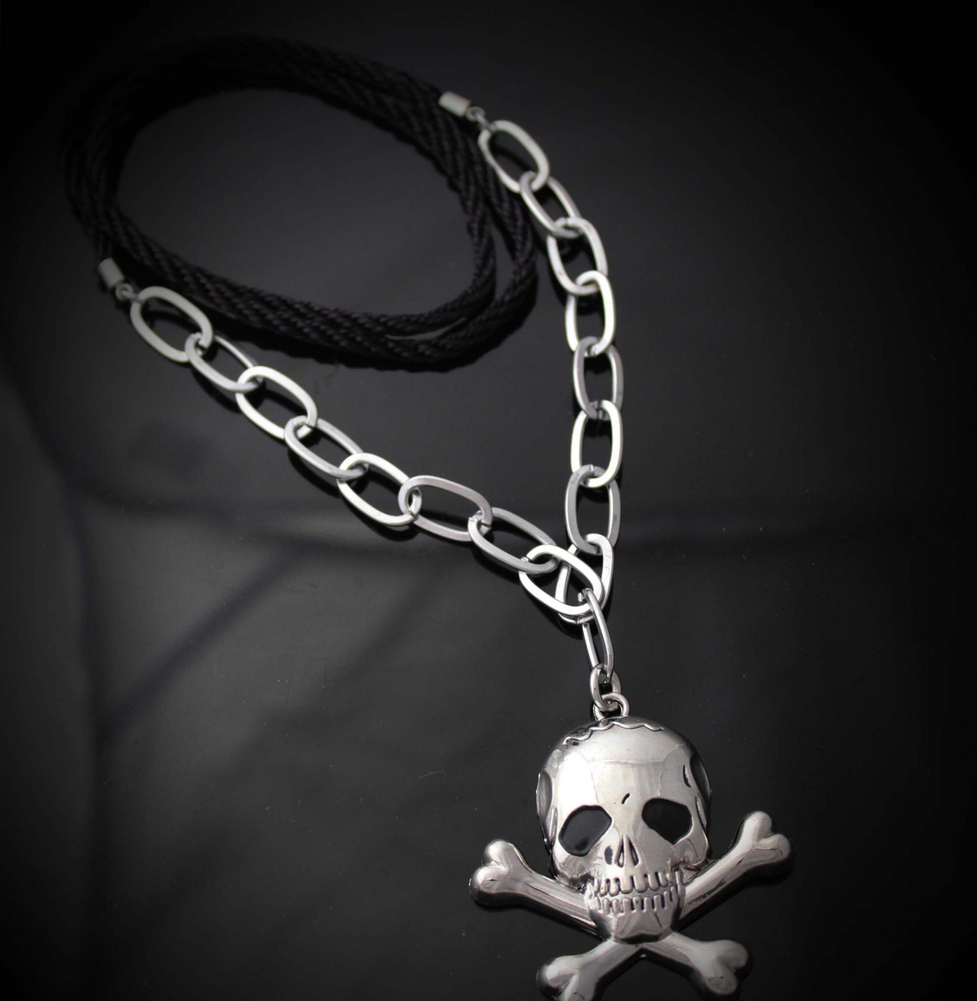 Skull & Crossbones Long Pendant