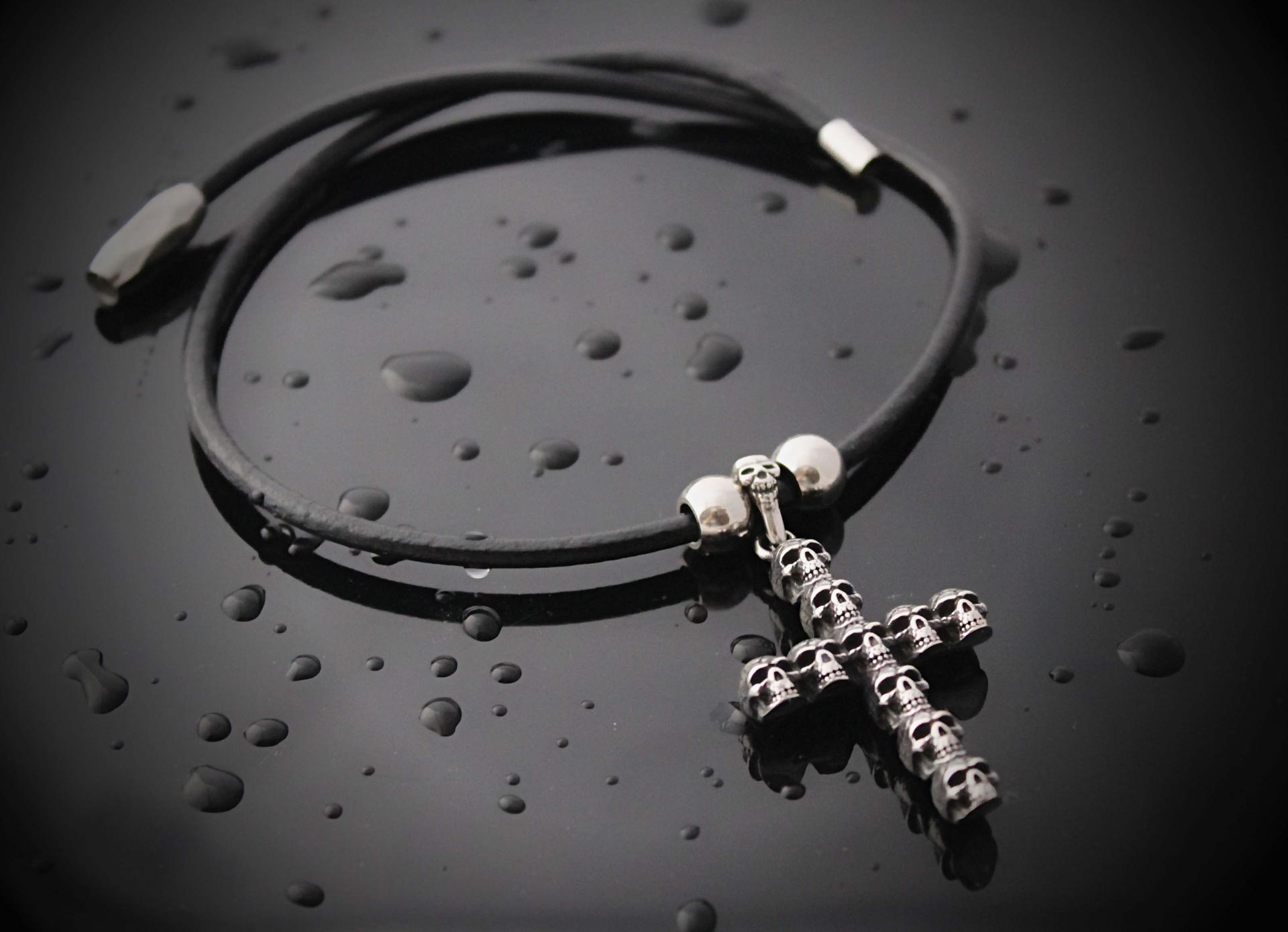 Vintage Skull and Cross Leather Choker