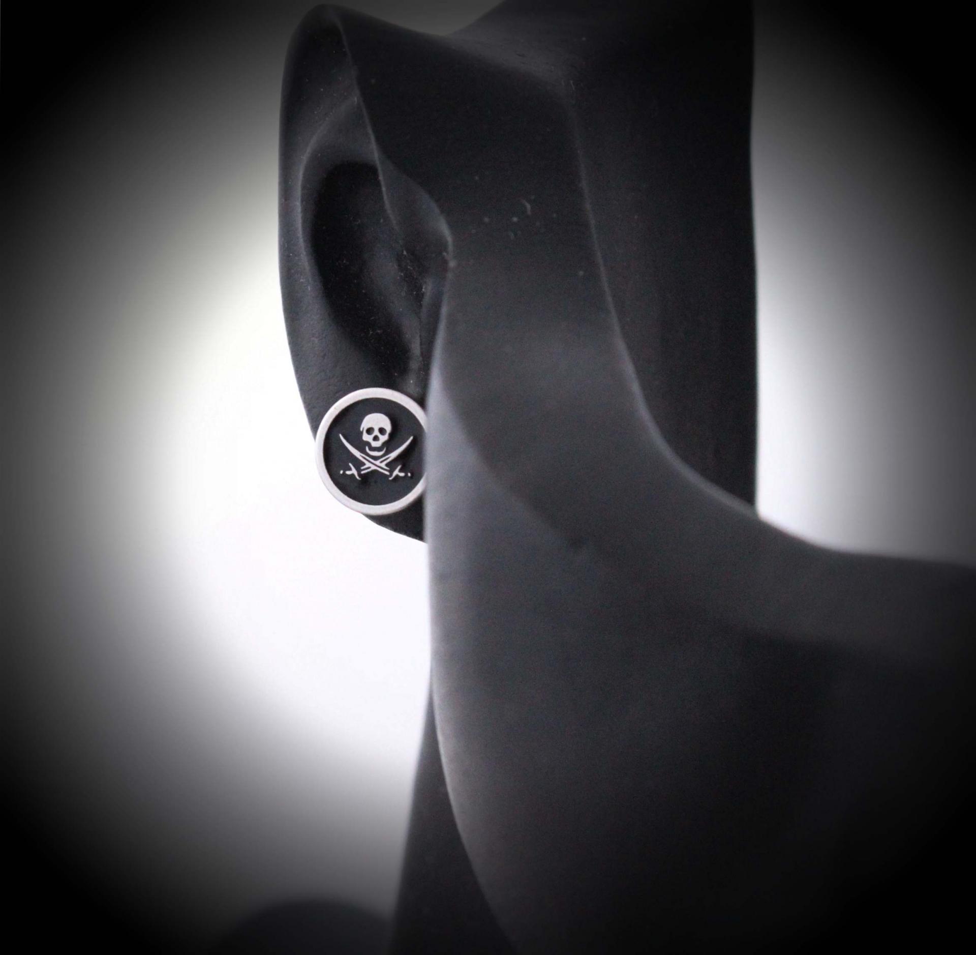 Fake Ear Plug - Skull Design in Stainless Steel