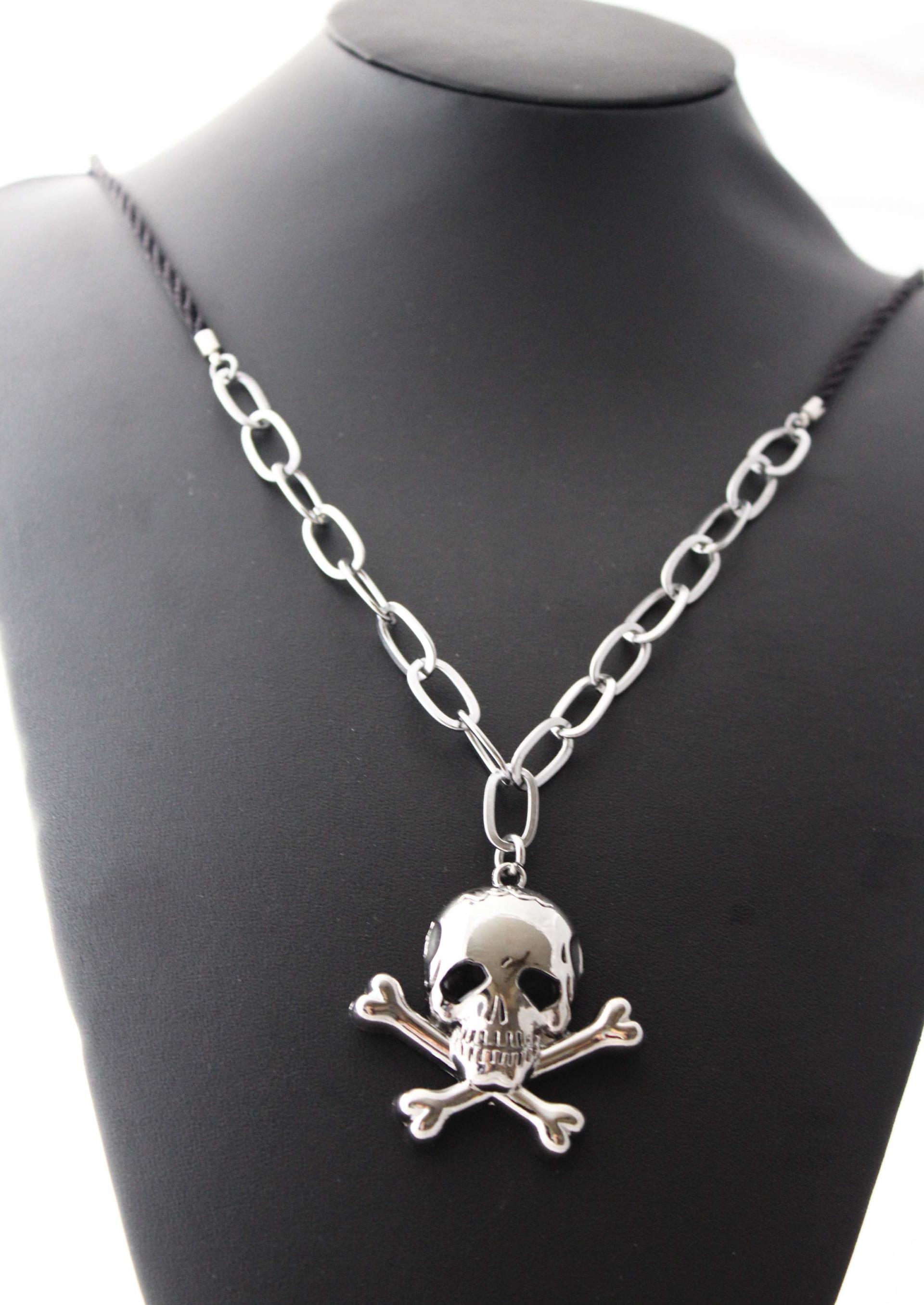 Skull & Crossbones Long Pendant