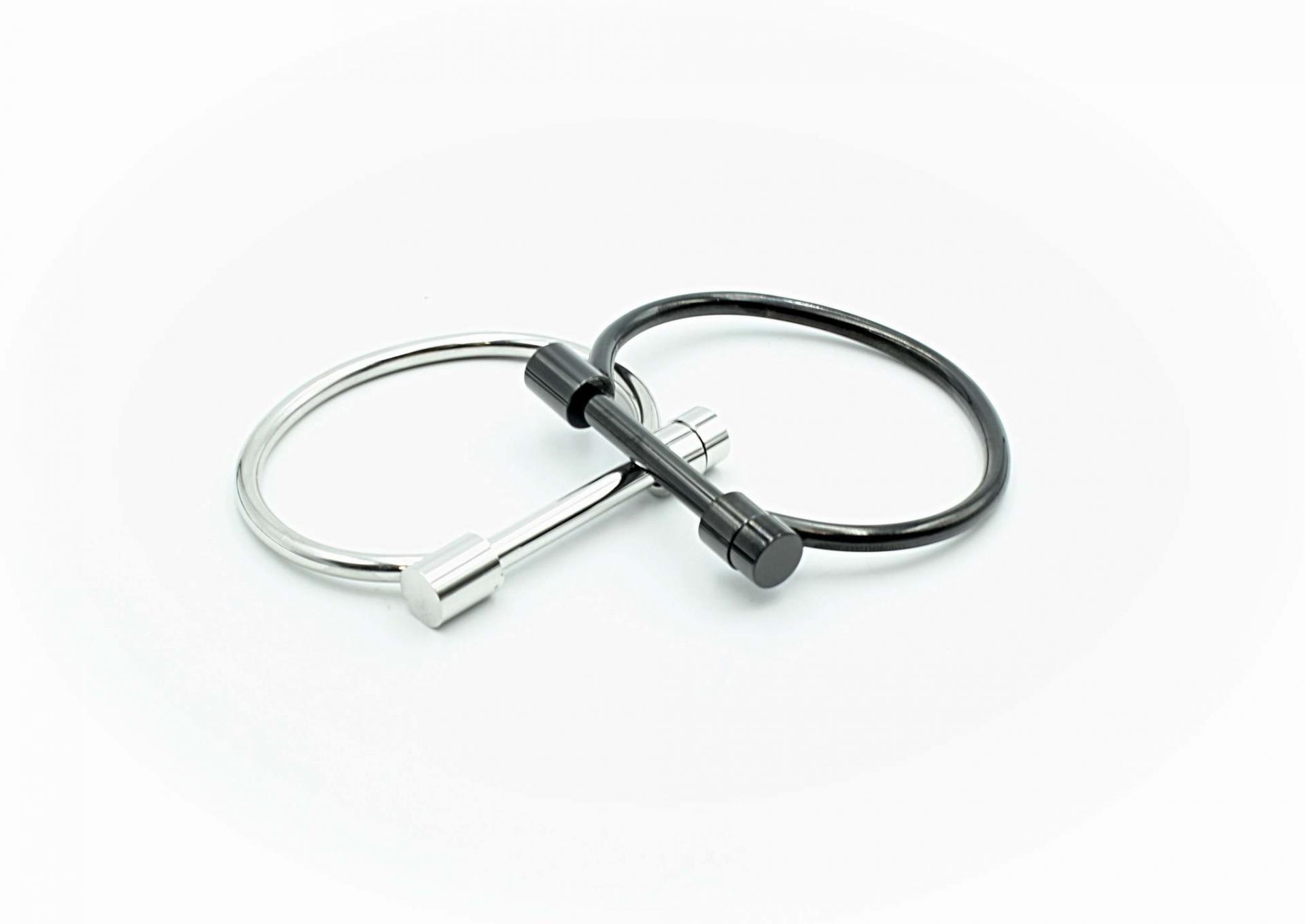 Shackle Bangle Stainless Steel