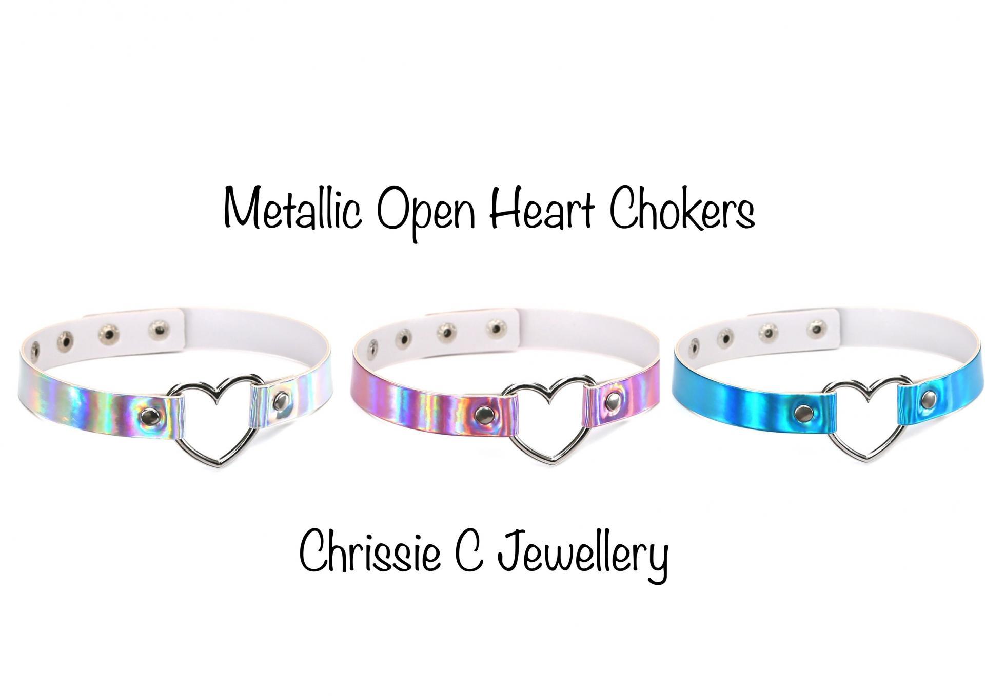 Metallic Open Heart Choker