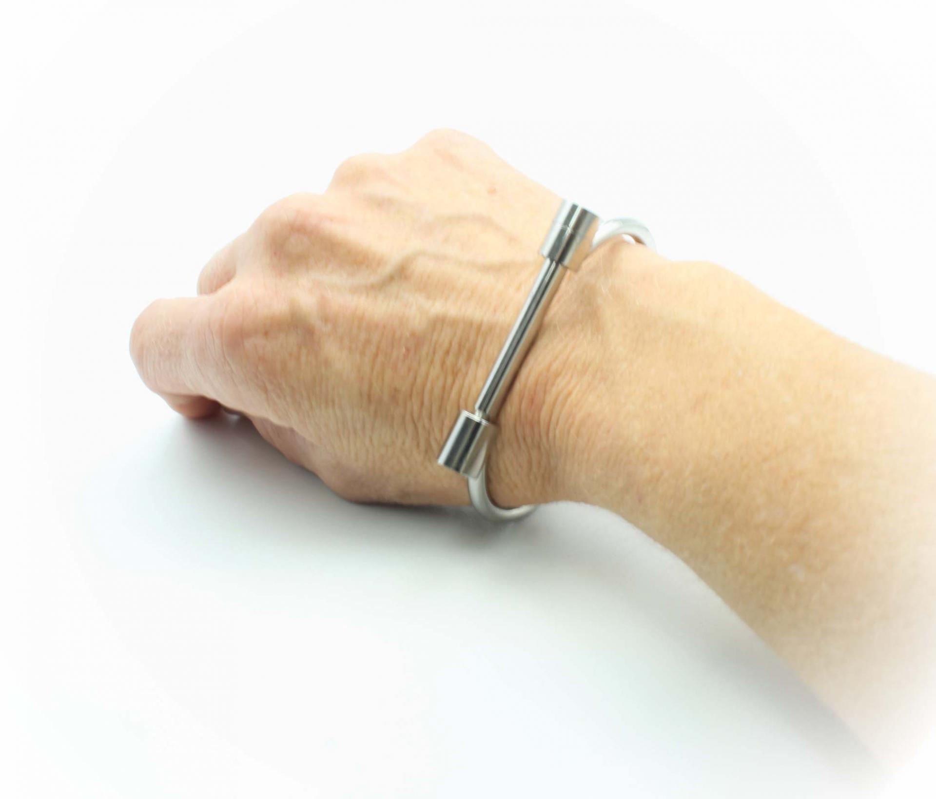 Shackle Bangle Stainless Steel