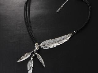 Vintage Feather Choker Necklace