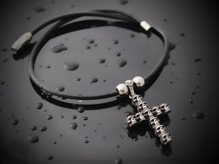 Vintage Skull and Cross Leather Choker