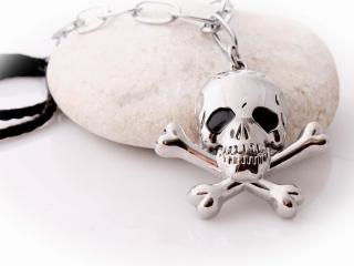 Skull & Crossbones Long Pendant